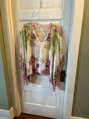 Johnny Was Floral Boho V-Neck Tunic in White, Pink and Green